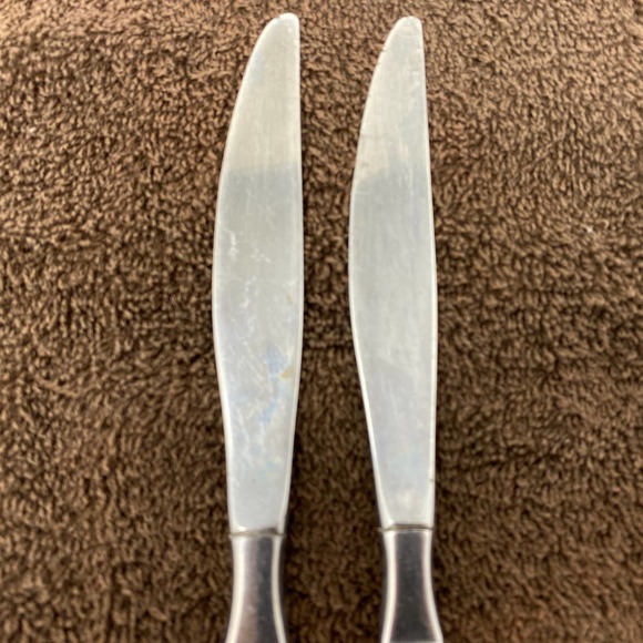 2 (Two) Distinction Lisbon Stainless Oneida 9 1/4" - Picture 3 of 5